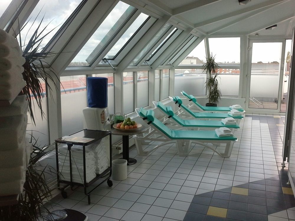 Moxy Berlin Humboldthain Park Exteriör bild